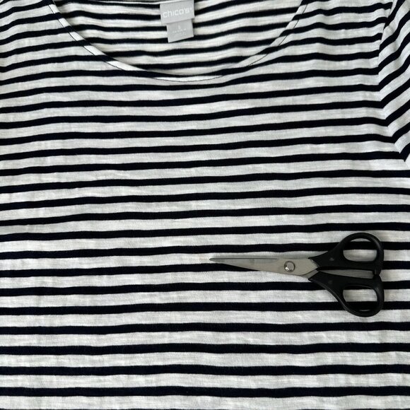 Chicos Knit Top Tee Size XL Navy White Stripe Slub Lace Hem Nautical - Picture 9 of 10